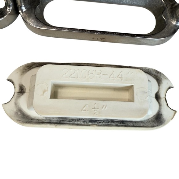 Centaur Traditional Fillis Stirrups Irons Silver White Stirrup Pads Size 4 1/2 - Picture 7 of 9